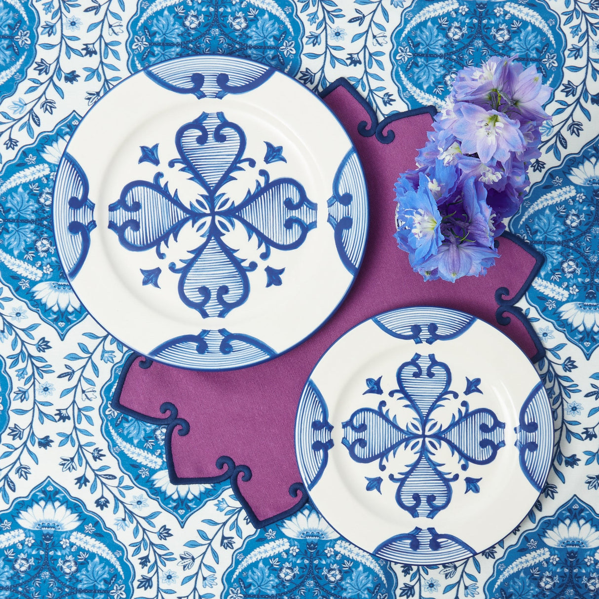 Blue Quatrefoil Dinner & Starter Plates (Set of 8)