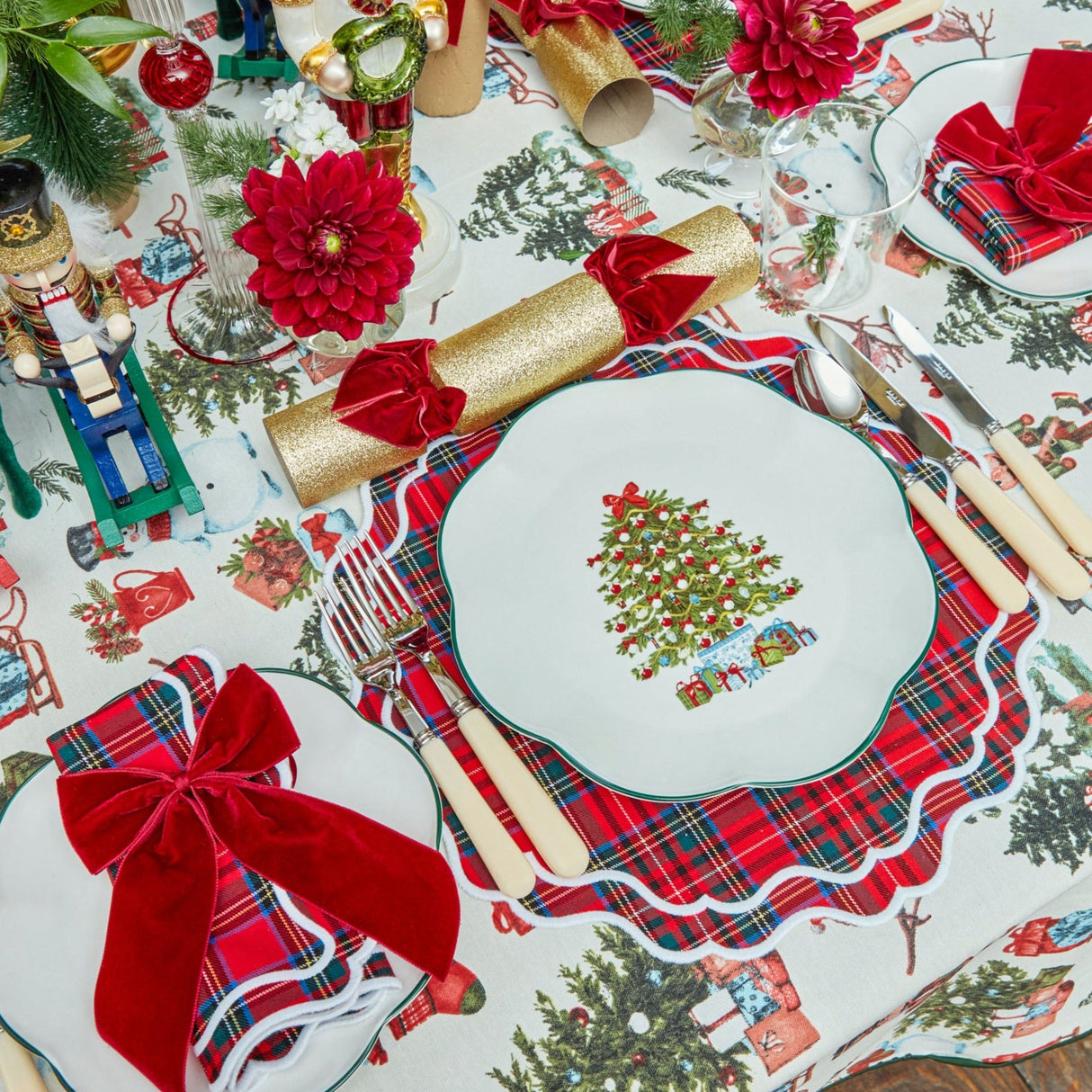 Mrs. Alice Christmas Tree Dinner Plate (Set of 4)