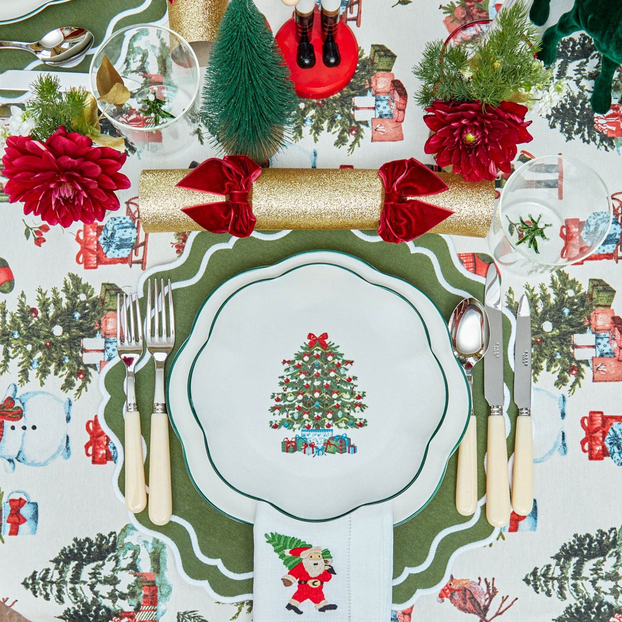 Mrs. Alice Christmas Tree Starter Plate (Set of 4)