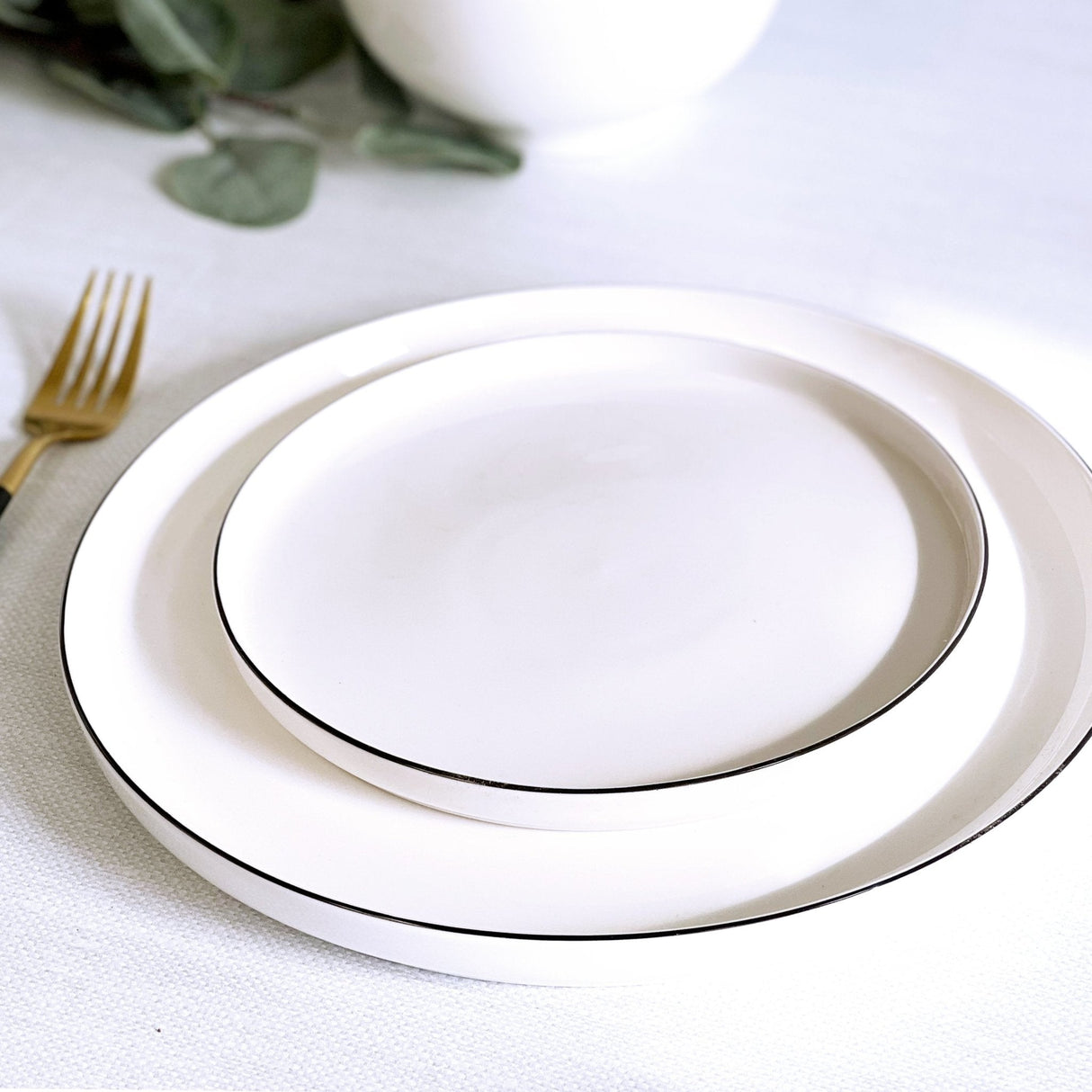 Cameron Black Rim Dinnerware