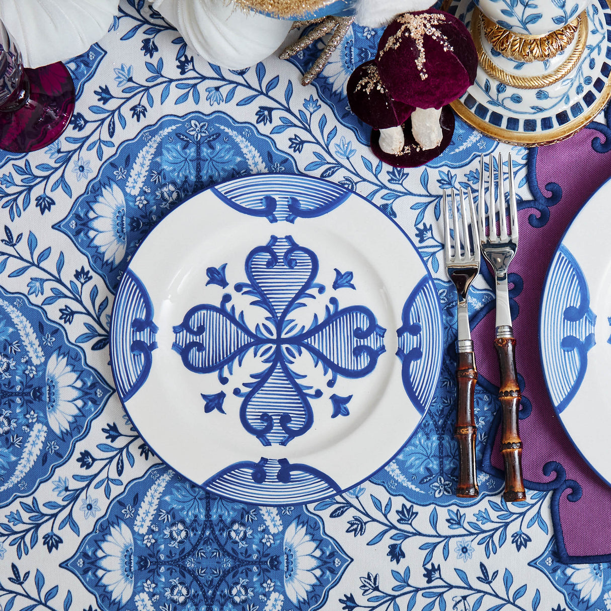 Blue Quatrefoil Dinner & Starter Plates (Set of 8)