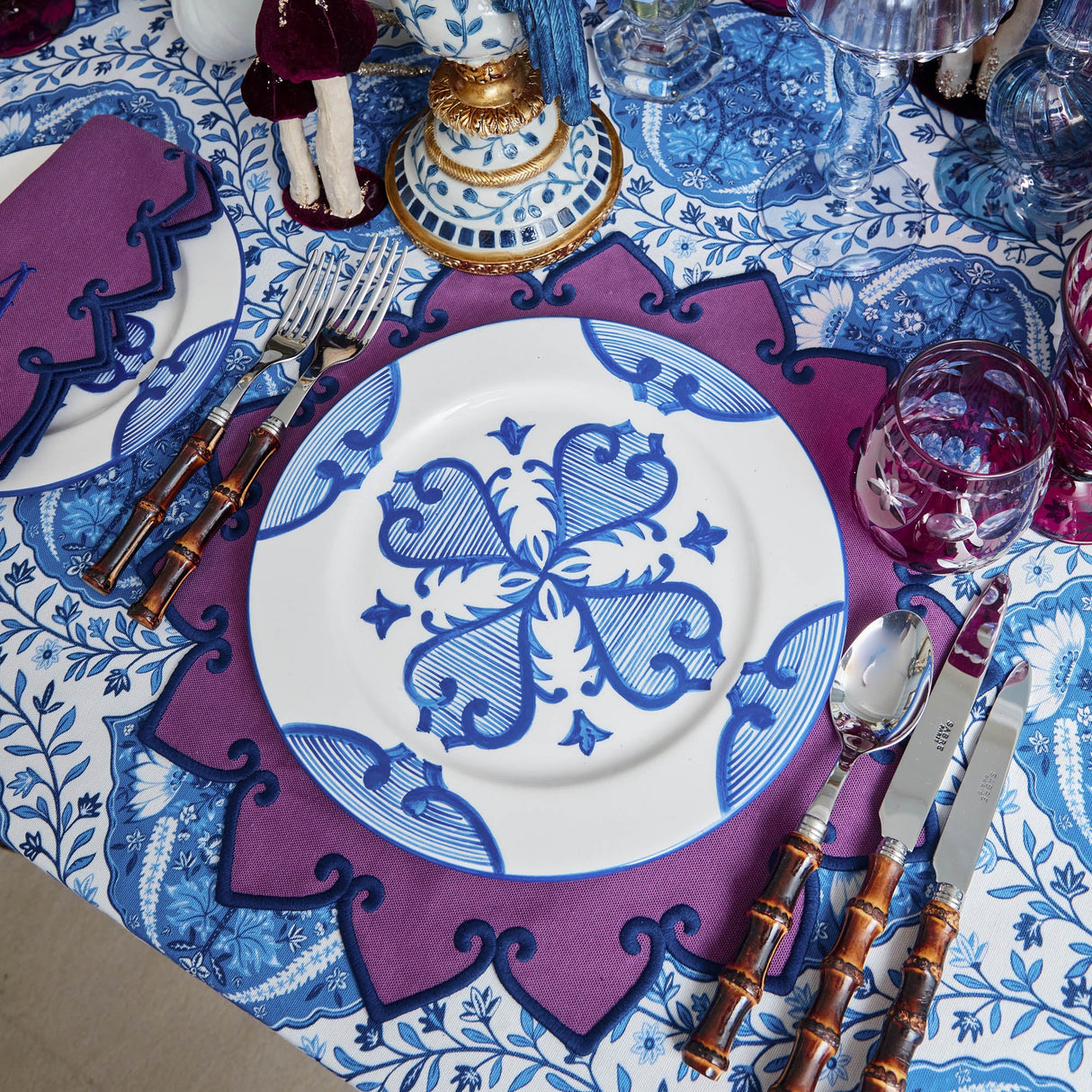 Blue Quatrefoil Dinner & Starter Plates (Set of 8)