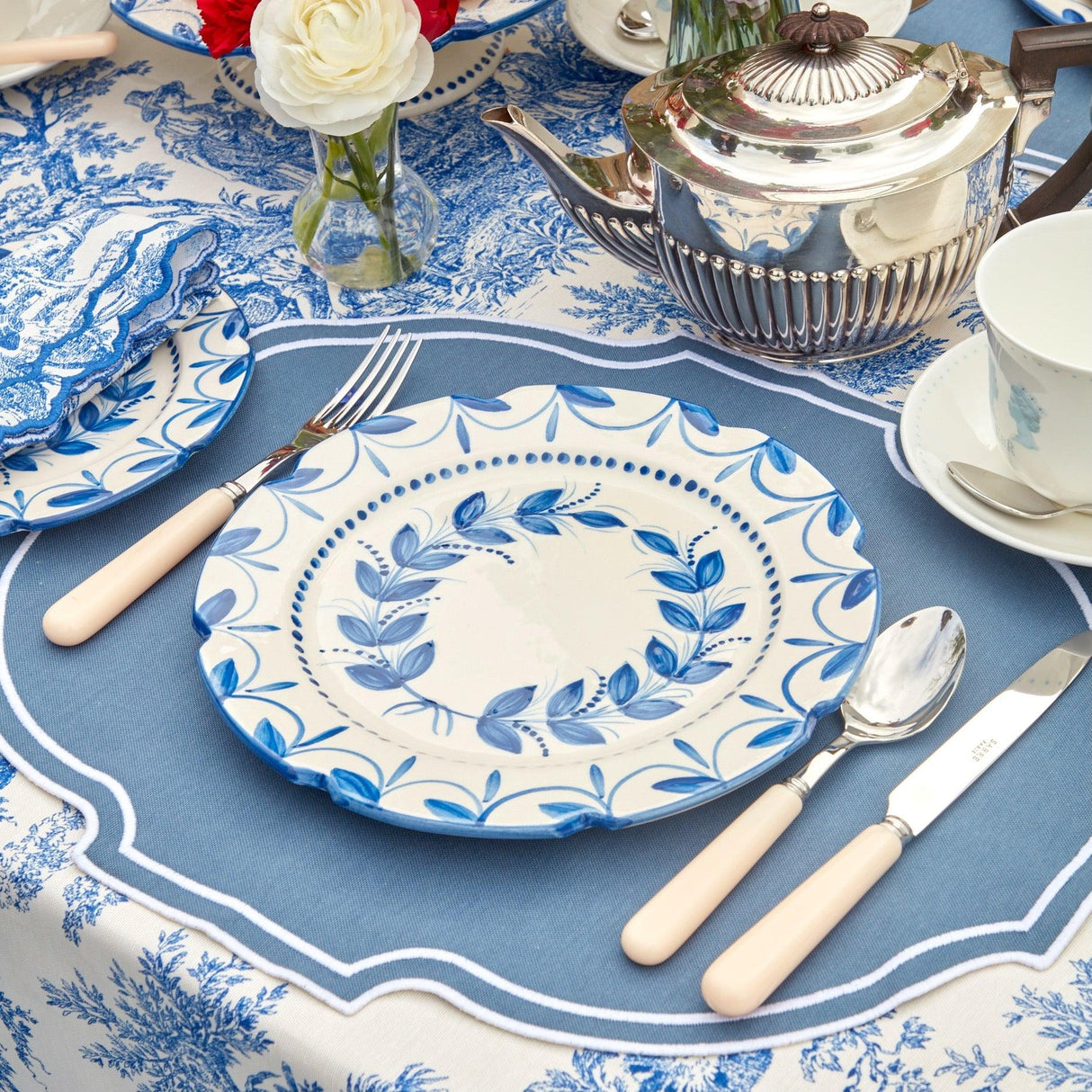 Elizabeth Blue Garland Dinner Plates (Set of 4)