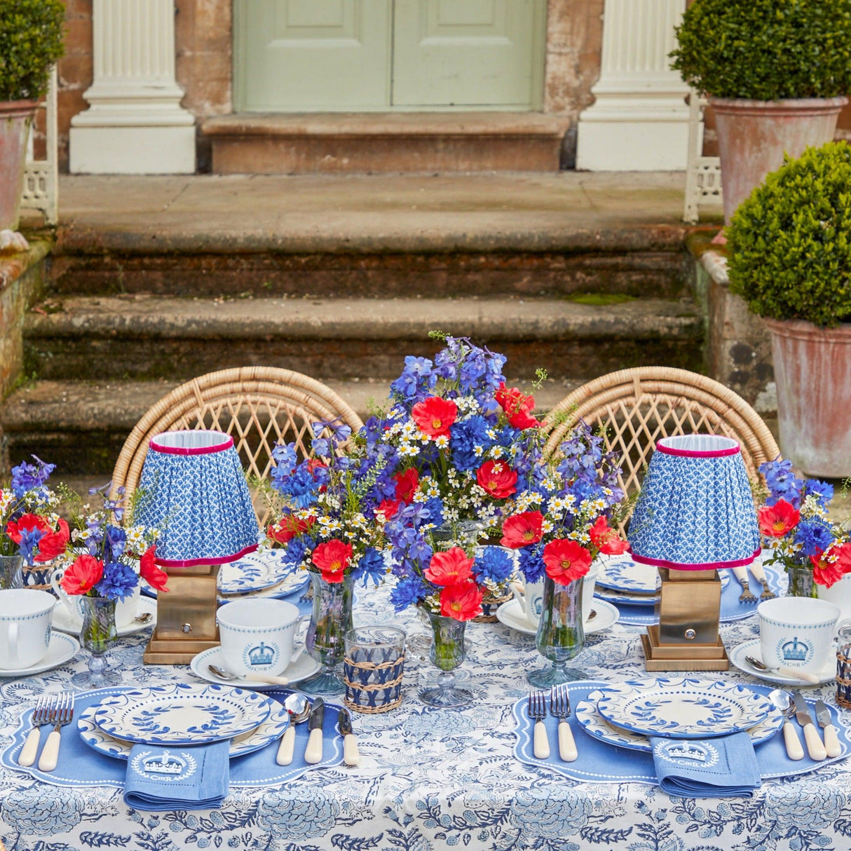 Elizabeth Blue Garland Dinner Plates (Set of 4)