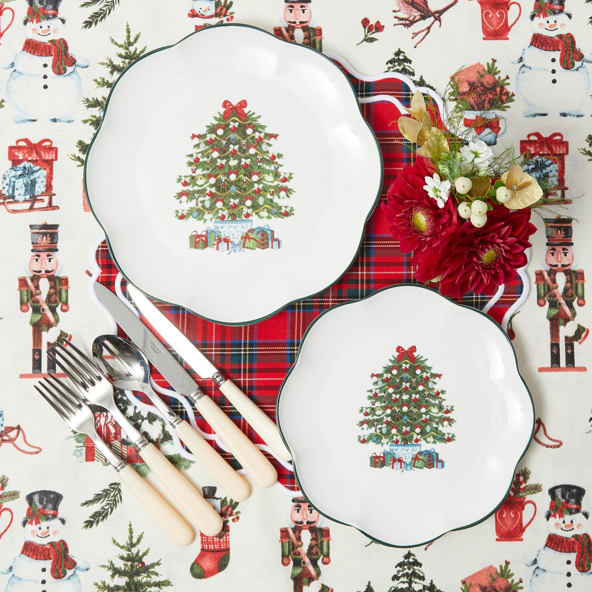 Mrs. Alice Christmas Tree Dinner & Starter Plates (Set of 8)