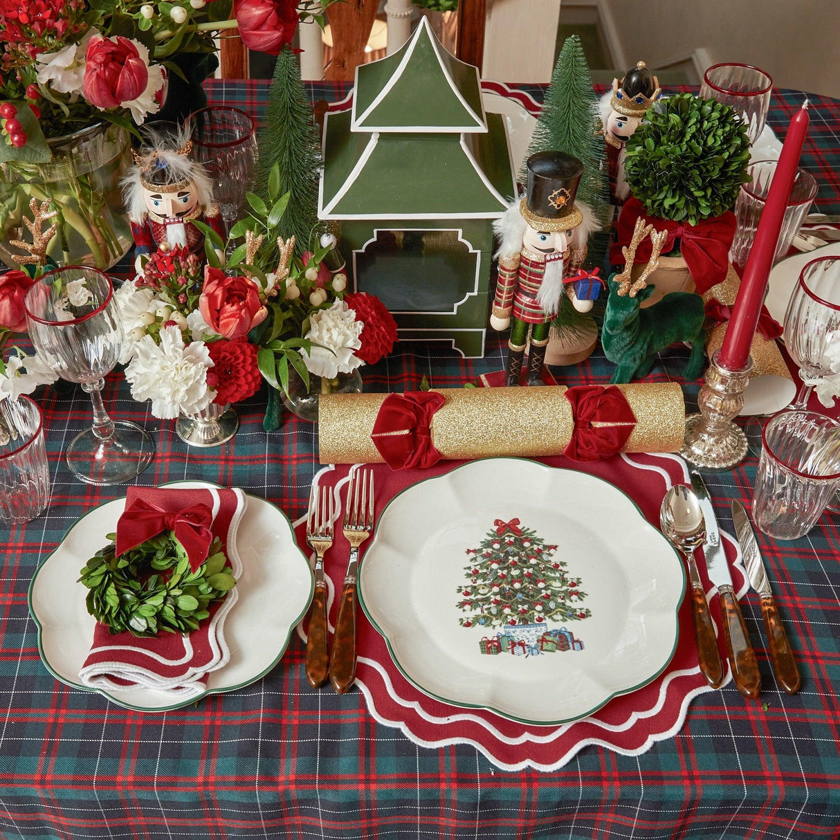 Mrs. Alice Christmas Tree Dinner Plate (Set of 4)